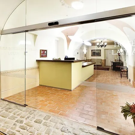 拉特朗酒店 酒店